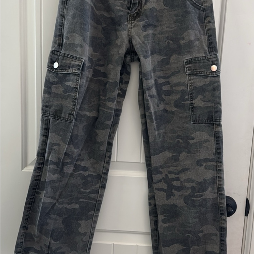 SHEIN Women's Black & Gray/Green  Camo Wide-Leg Cargo Jeans